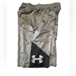 Youth XL shorts. Under armour. Pockets. Drawstring. Smoke free home.